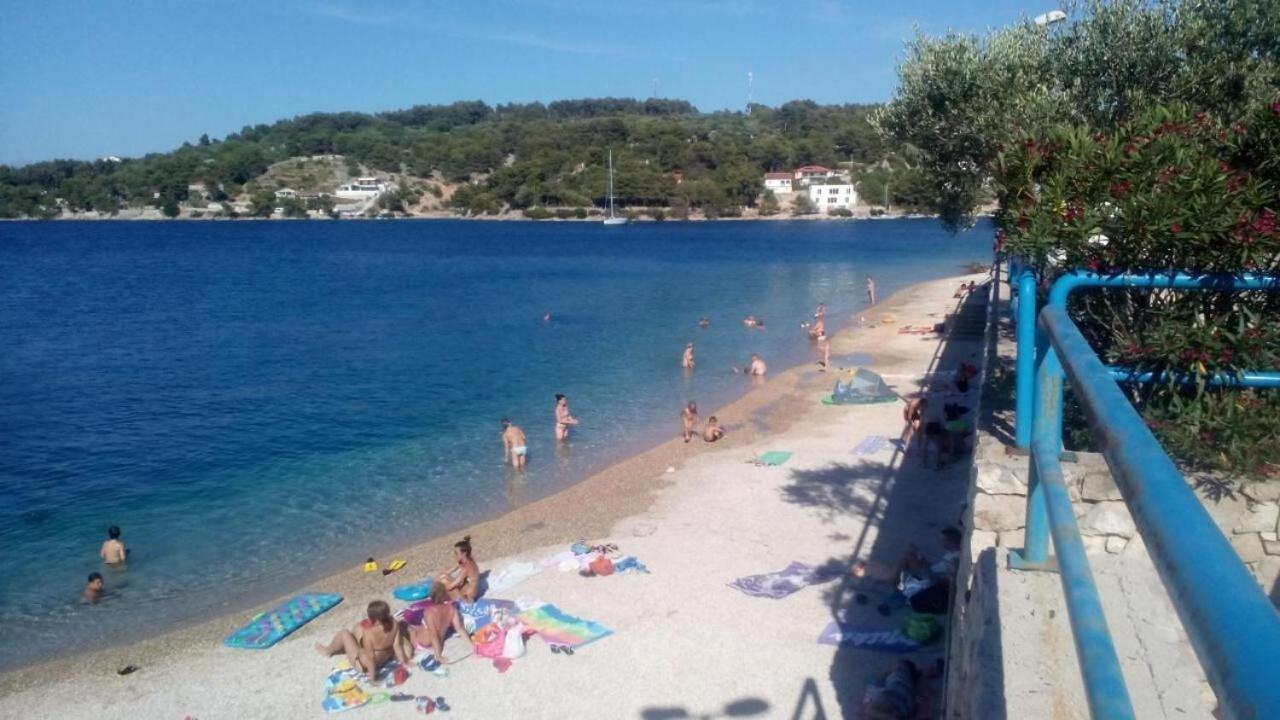 Apartments Vlado - 50M From The Sea Rogač Exteriör bild